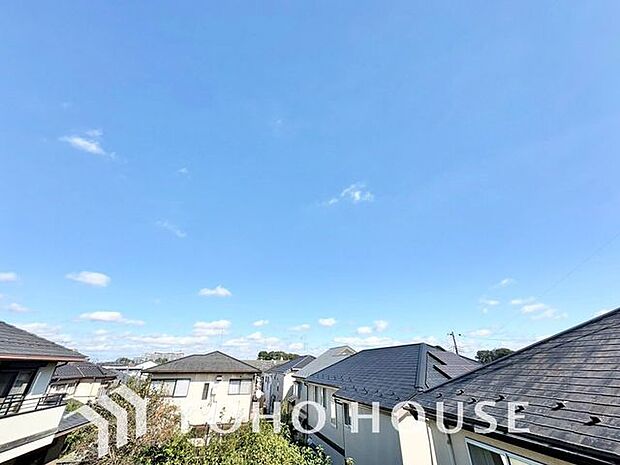 「眺望」穏やかな街並みを一望しながら、爽やかな風と柔らかく降り注ぐ陽光を感じて頂けます。