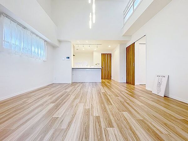 「リビングダイニング」一日の中で多くの時間を過ごすことになる住まいだからこそ、いつも穏やかな空間であるように心掛け、「落ち着き」と「安らぎ」と「快適」を実現してくれます。
