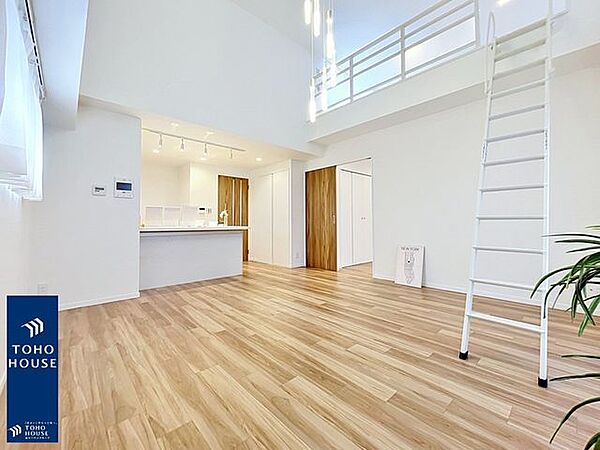 「木のぬくもり感じる優しい雰囲気のお部屋」落ち着いたカラーコーディネートの室内。インテリアやファブリックで、オーナー様好みのテイストデザインを取り入れて頂けます。