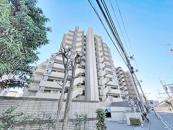 「11階建ての外観」今日も、明日も、この街で、きっと誰かがしあわせになる物語が描かれていくはずです。同じ風景が毎日365日、まったく違う顔を見せてくれる。爽快な風も毎日やさしく頬をなででくれます。