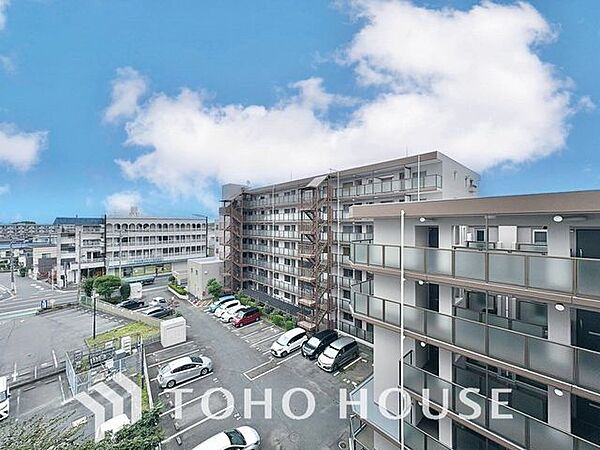 「眺望」穏やかな街並みを一望しながら、爽やかな風と柔らかく降り注ぐ陽光を感じて頂けます。