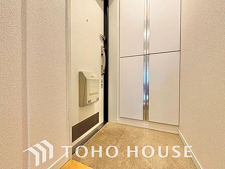「玄関」家の中でお客様を迎える最初の場所である玄関。豊富な玄関収納で、常に綺麗に保つことが出来ます。