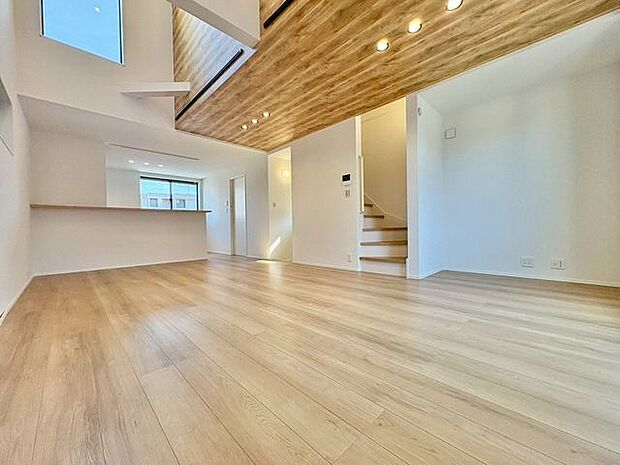 「木のぬくもり感じる優しい雰囲気のお部屋」落ち着いたカラーコーディネートの室内。インテリアやファブリックで、オーナー様好みのテイストデザインを取り入れて頂けます。
