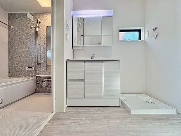 「洗面台」シンプルだからこそ使いやすい。スタンダードなデザインの洗面ボウルは清潔感あるオフホワイトです。