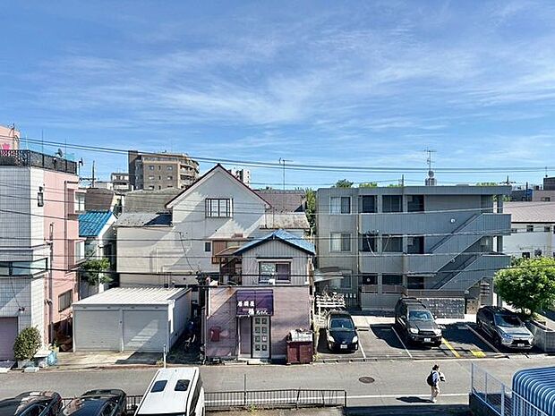 「眺望」穏やかな街並みを一望しながら、爽やかな風と柔らかく降り注ぐ陽光を感じて頂けます。
