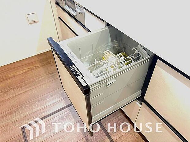 「ビルトイン食洗器」通常の手洗いでは出来ない、高温のお湯や高圧水流を使うことにより、汚れを効果的に落とすことができます。