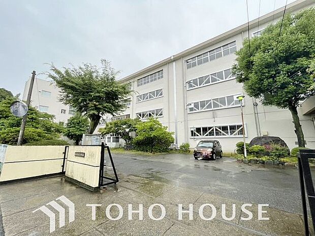 松戸市立第三中学校 810m 1110m