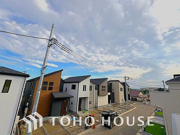 「眺望」穏やかな街並みを一望しながら、爽やかな風と柔らかく降り注ぐ陽光を感じて頂けます。