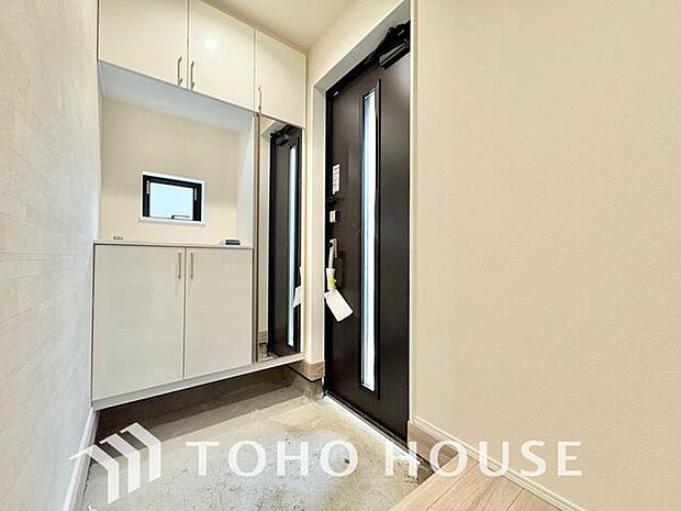 「玄関」家の中でお客様を迎える最初の場所である玄関。豊富な玄関収納で、常に綺麗に保つことが出来ます。