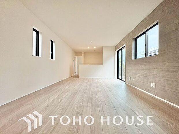 「木のぬくもり感じる優しい雰囲気のお部屋」落ち着いたカラーコーディネートの室内。インテリアやファブリックで、オーナー様好みのテイストデザインを取り入れて頂けます。