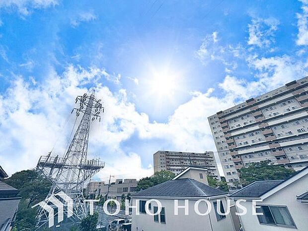 「眺望」穏やかな街並みを一望しながら、爽やかな風と柔らかく降り注ぐ陽光を感じて頂けます。