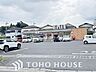 周辺：ファミリーマート松戸大金平店 徒歩9分。880m 670m