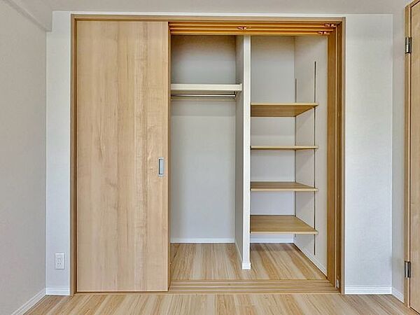 「収納」全ての居室にクローゼットを完備しております。
