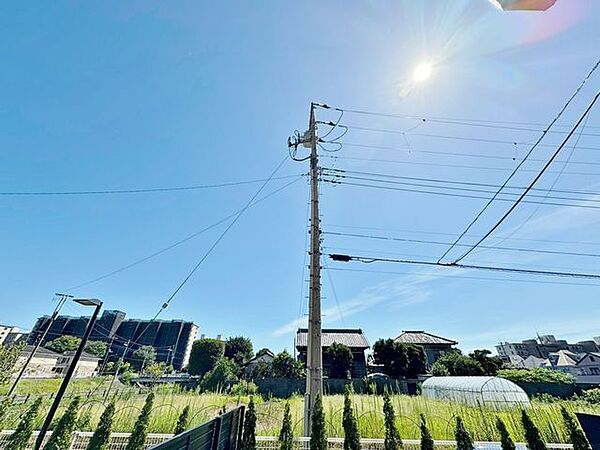 「眺望」穏やかな街並みを一望しながら、爽やかな風と柔らかく降り注ぐ陽光を感じて頂けます。