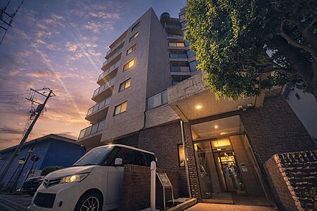 「心地良く暮らしを彩る充実のライフスタイルを」歩いていける距離に、教育施設やお買い物施設が揃う街並み。