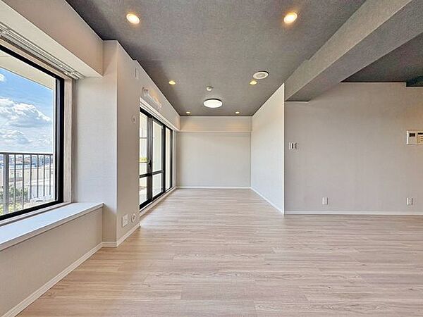 「木のぬくもり感じる優しい雰囲気のお部屋」落ち着いたカラーコーディネートの室内。インテリアやファブリックで、オーナー様好みのテイストデザインを取り入れて頂けます。
