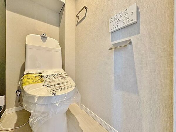 「ウォシュレット機能付き」優れた節水効果や汚れが付きにくい便座など、ほしかった機能が揃ったウォシュレット一体型トイレです。