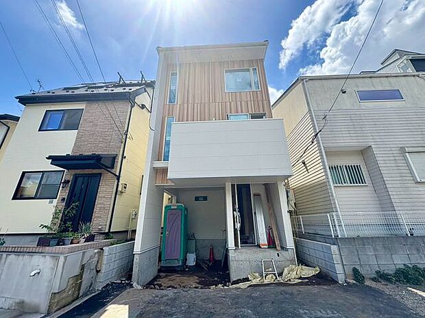 「～3階建て3LDK～」生活を彩る設備、豊富な収納、楽々の家事動線が揃う邸宅。快適な住まいで「ワンランク上」の生活が送れます。