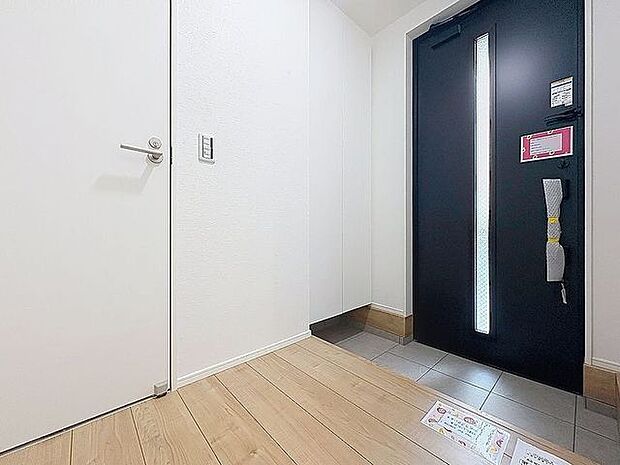 「玄関」家の中でお客様を迎える最初の場所である玄関。豊富な玄関収納で、常に綺麗に保つことが出来ます。