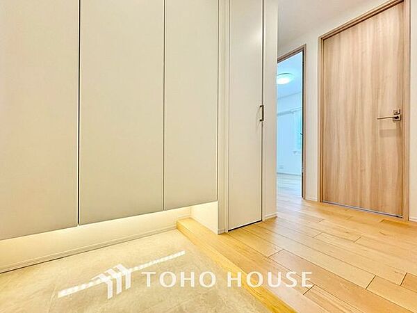 「玄関」家の中でお客様を迎える最初の場所である玄関。豊富な玄関収納で、常に綺麗に保つことが出来ます。