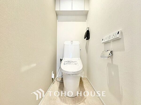 「ウォシュレット機能付き」優れた節水効果や汚れが付きにくい便座など、ほしかった機能が揃ったウォシュレット一体型トイレです。
