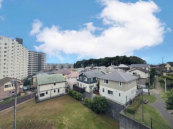 「眺望」穏やかな街並みを一望しながら、爽やかな風と柔らかく降り注ぐ陽光を感じて頂けます。