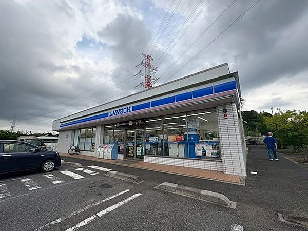 ローソン柏慈恵医大前店 徒歩18分。 1380m