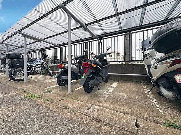 「バイク置き場」