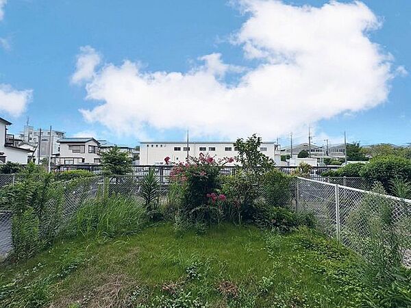 「眺望」穏やかな街並みを一望しながら、爽やかな風と柔らかく降り注ぐ陽光を感じて頂けます。