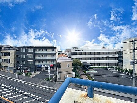 「眺望」穏やかな街並みを一望しながら、爽やかな風と柔らかく降り注ぐ陽光を感じて頂けます。
