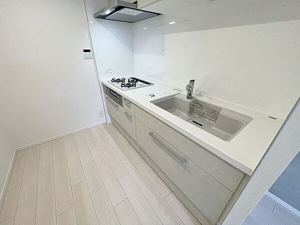 「壁付けキッチン仕様」リビングのスペースを広く取れる壁付けキッチン。家事の動線を考え、動きやすく、使いやすい空間造りができます。