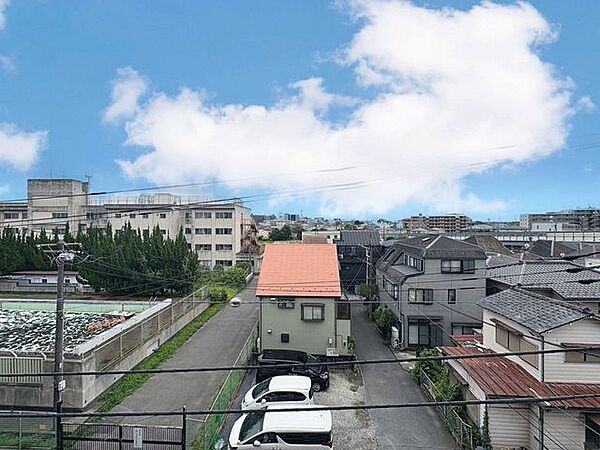 「眺望」穏やかな街並みを一望しながら、爽やかな風と柔らかく降り注ぐ陽光を感じて頂けます。