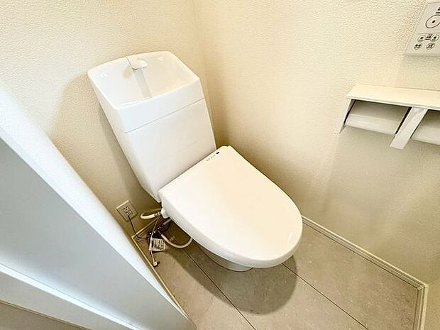 「ウォシュレット機能付き」優れた節水効果や汚れが付きにくい便座など、ほしかった機能が揃ったウォシュレット一体型トイレです。