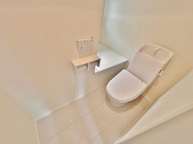 「ウォシュレット機能付き」優れた節水効果や汚れが付きにくい便座など、ほしかった機能が揃ったウォシュレット一体型トイレです。