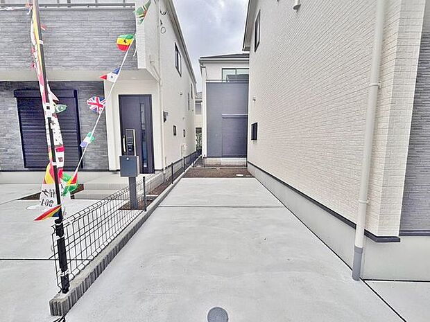 「カースペース」駐車スペースがあるので、お子様の自転車やバイク置き場にするスペースとしてもご利用いただけます。