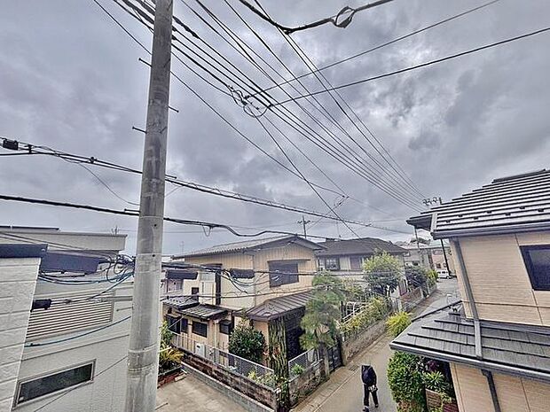 「眺望」穏やかな街並みを一望しながら、爽やかな風と柔らかく降り注ぐ陽光を感じて頂けます。