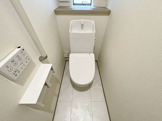「ウォシュレット機能付き」優れた節水効果や汚れが付きにくい便座など、ほしかった機能が揃ったウォシュレット一体型トイレです。
