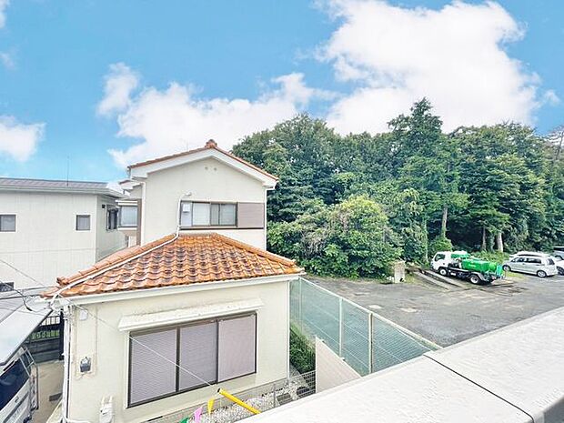 「眺望」穏やかな街並みを一望しながら、爽やかな風と柔らかく降り注ぐ陽光を感じて頂けます。