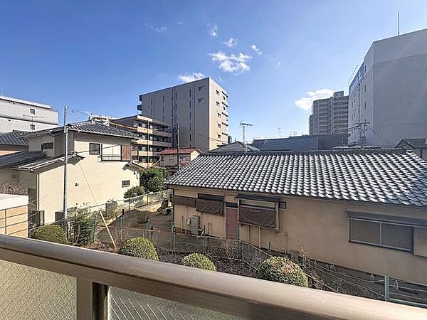 「眺望」穏やかな街並みを一望しながら、爽やかな風と柔らかく降り注ぐ陽光を感じて頂けます。
