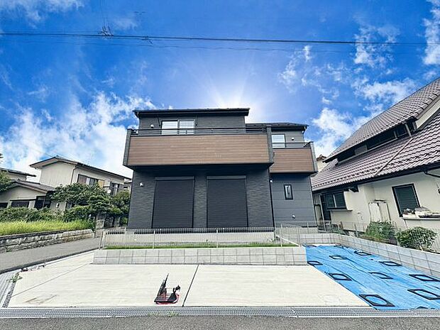 「心地良く暮らしを彩る充実のライフスタイルを」歩いていける距離に、教育施設やお買い物施設が揃う街並み。