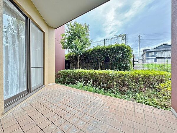 「バルコニー」大きな空に囲まれた気持ちのいい住まい。バルコニーを覗くだけで圧倒的な開放感に包まれます。
