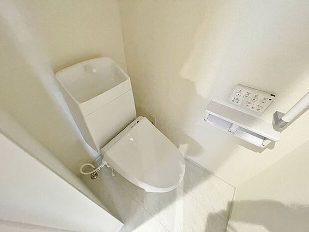 「ウォシュレット機能付き」優れた節水効果や汚れが付きにくい便座など、ほしかった機能が揃ったウォシュレット一体型トイレです。