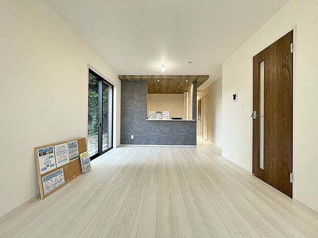 「リビングダイニング」一日の中で多くの時間を過ごすことになる住まいだからこそ、いつも穏やかな空間であるように心掛け、「落ち着き」と「安らぎ」と「快適」を実現してくれます。