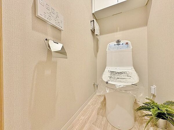 「ウォシュレット機能付き」優れた節水効果や汚れが付きにくい便座など、ほしかった機能が揃ったウォシュレット一体型トイレです。