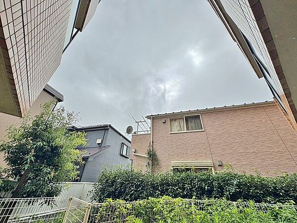 「眺望」穏やかな街並みを一望しながら、爽やかな風と柔らかく降り注ぐ陽光を感じて頂けます。