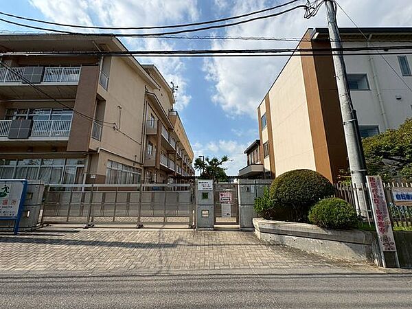 三郷市立新和小学校 860m