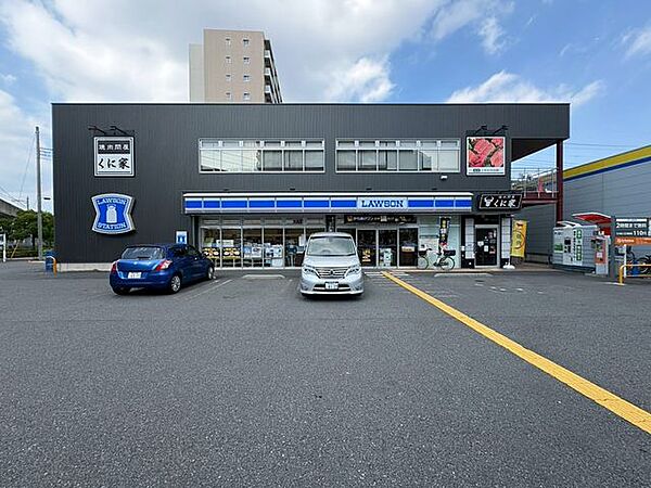 ローソン三郷中央店 240m