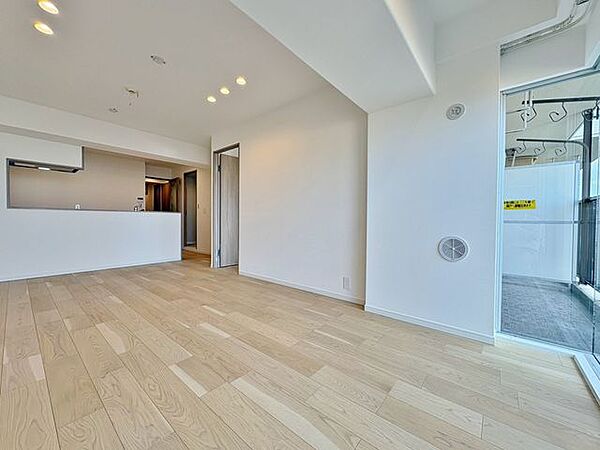 「木のぬくもり感じる優しい雰囲気のお部屋」落ち着いたカラーコーディネートの室内。インテリアやファブリックで、オーナー様好みのテイストデザインを取り入れて頂けます。