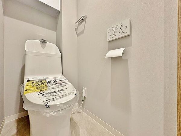 「ウォシュレット機能付き」優れた節水効果や汚れが付きにくい便座など、ほしかった機能が揃ったウォシュレット一体型トイレです。