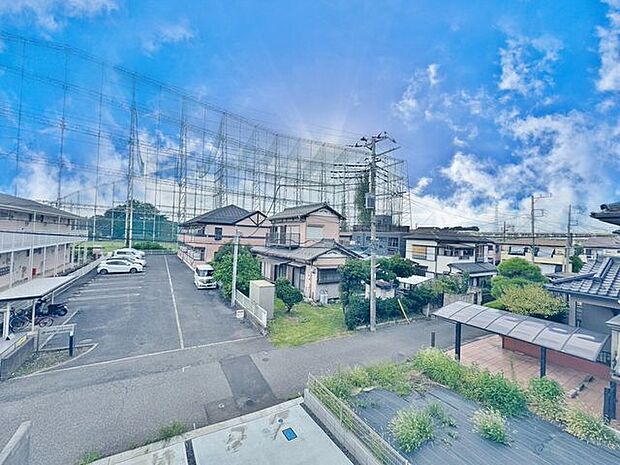 「眺望」穏やかな街並みを一望しながら、爽やかな風と柔らかく降り注ぐ陽光を感じて頂けます。